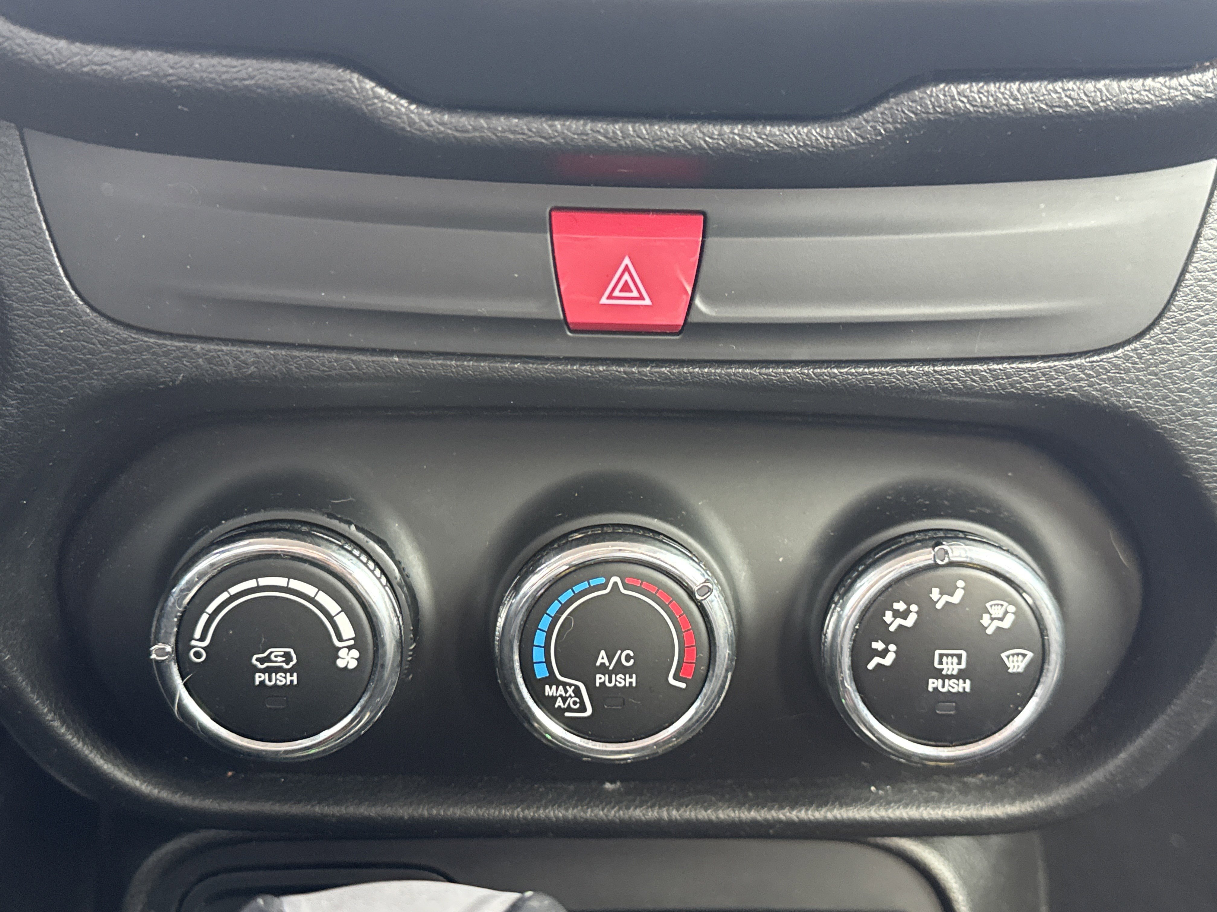 Used 2017 Jeep Renegade Latitude image 21