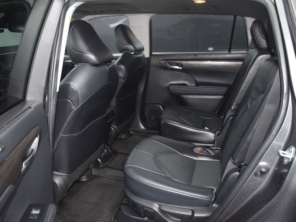 Used 2023 Toyota Highlander Limited AWD/4WD image 11