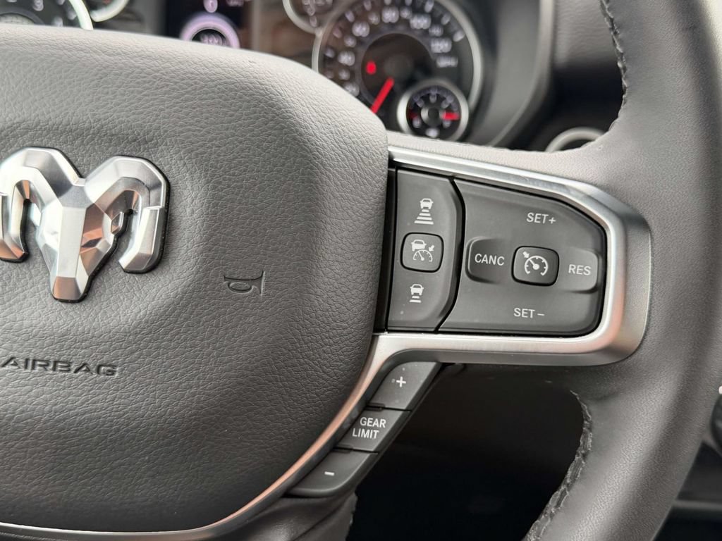 Used 2025 RAM 1500 Big Horn AWD/4WD image 32