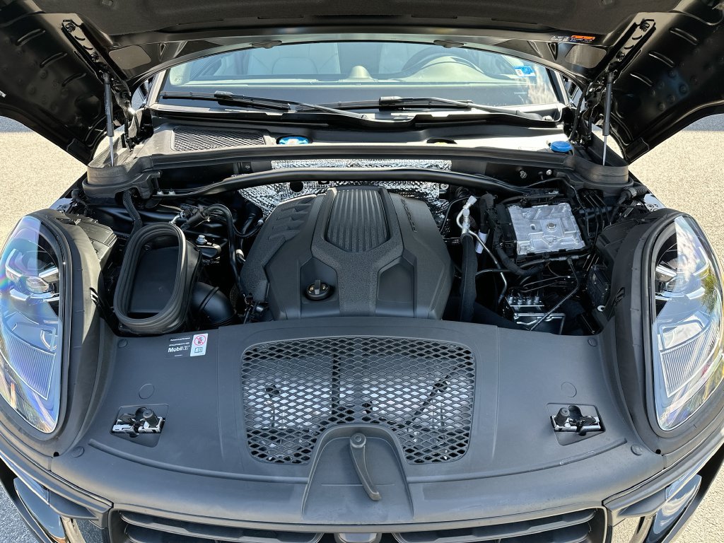 New 2026 Porsche Macan AWD/4WD image 32