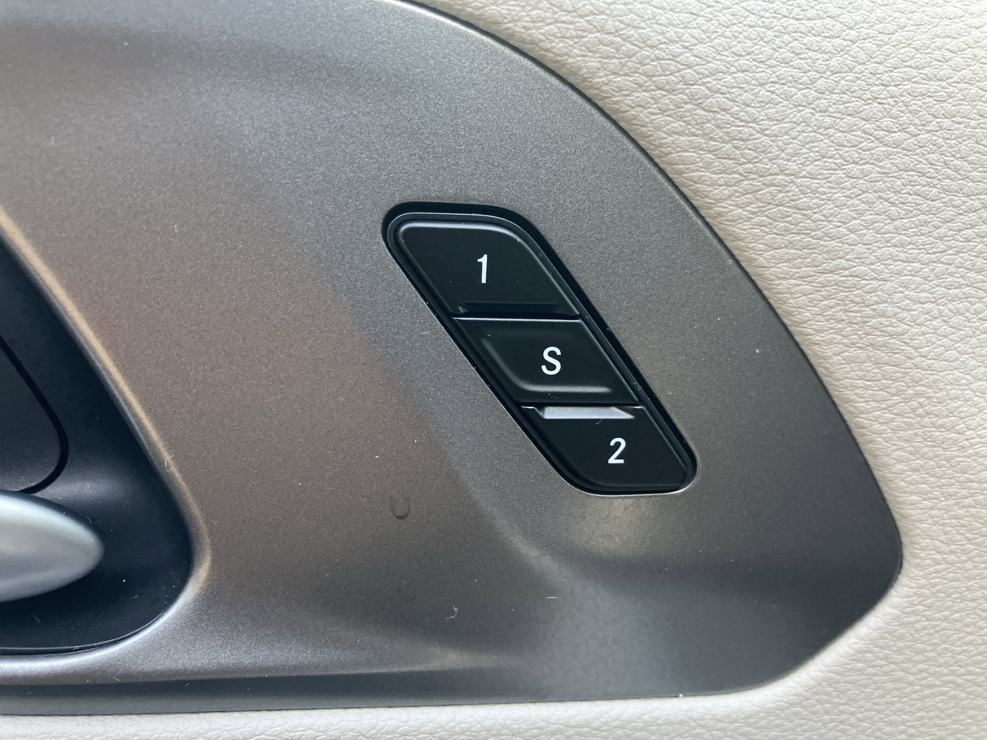 Used 2024 Chrysler Pacifica Touring-L image 19