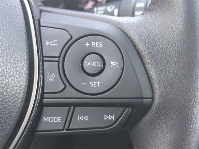 Used 2021 Toyota RAV4 XLE Premium image 26