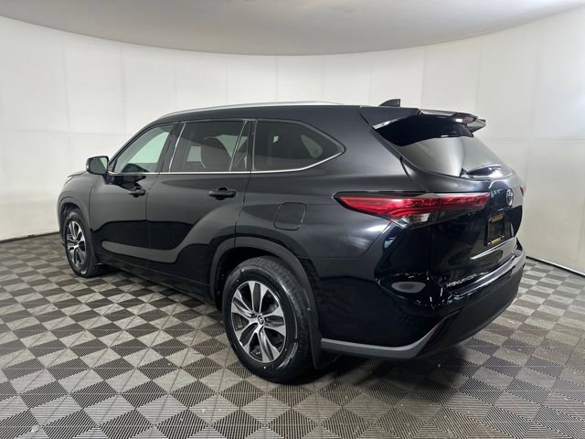 Used 2022 Toyota Highlander XLE image 5