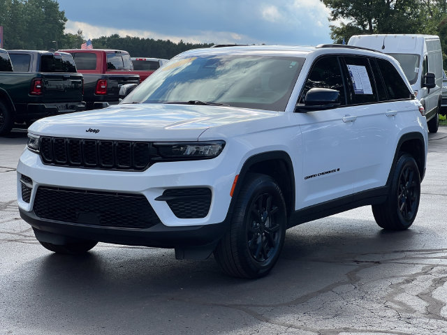 Used 2024 Jeep Grand Cherokee Altitude AWD/4WD image 41