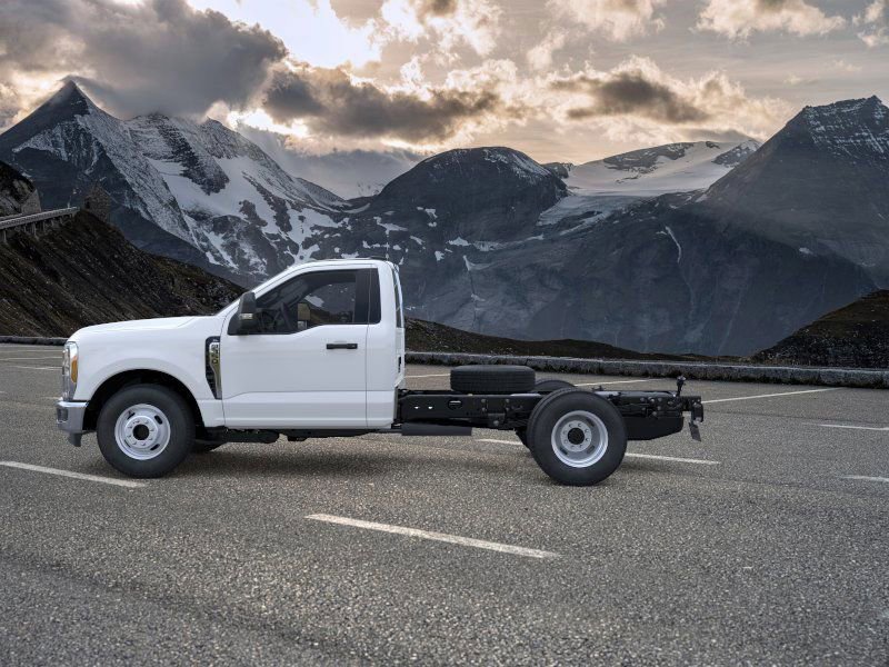 New 2026 Ford F350 XL w/ XL Chrome Package image 4