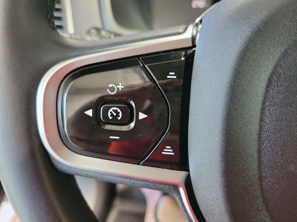 Used 2025 Volvo XC90 B5 Plus w/ Protection Package Premier image 70