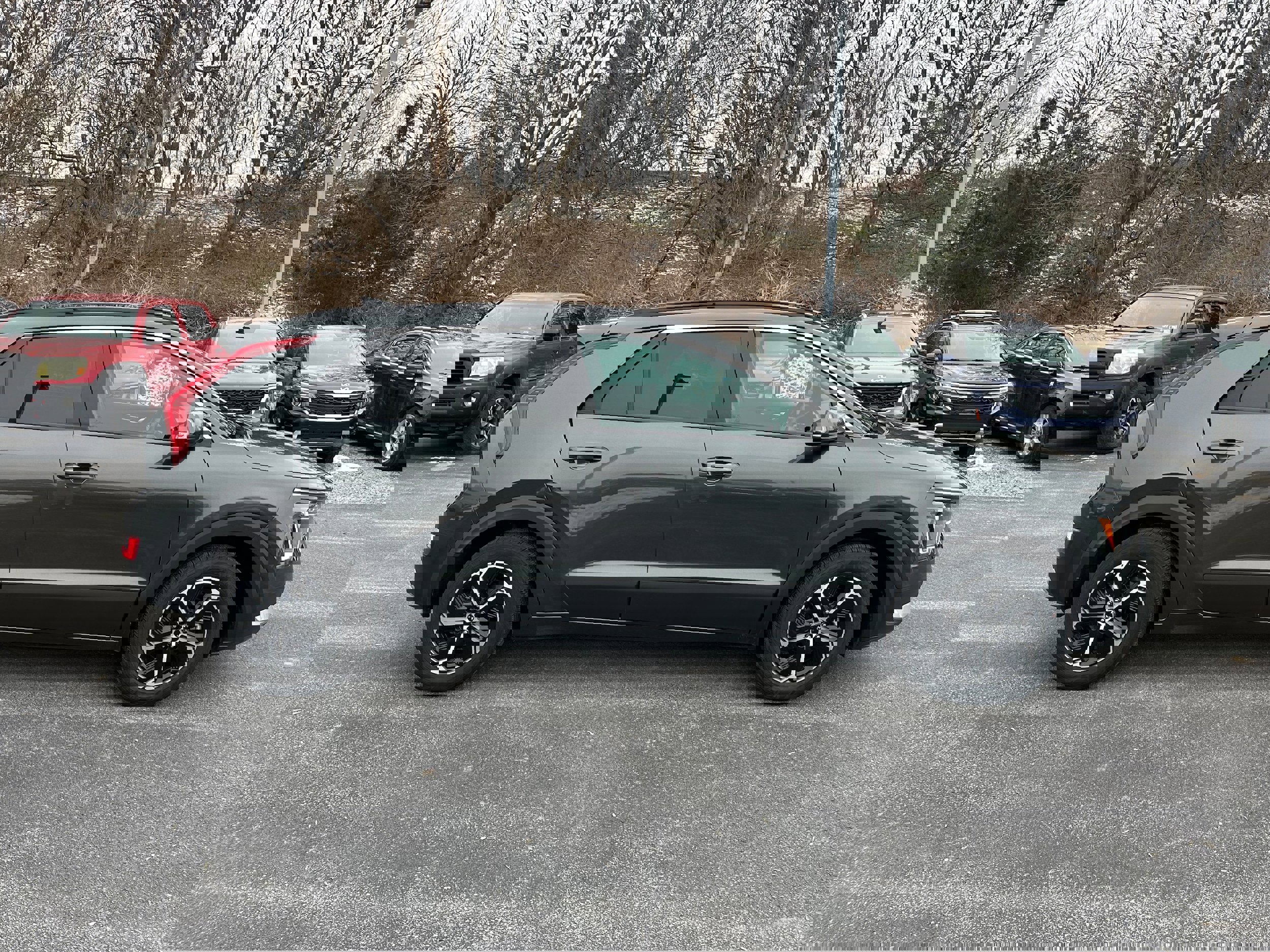 Used 2025 Kia Niro EX image 4