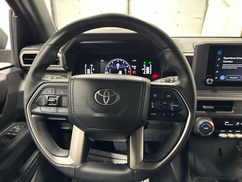 Used 2025 Toyota 4Runner SR5 AWD/4WD image 18
