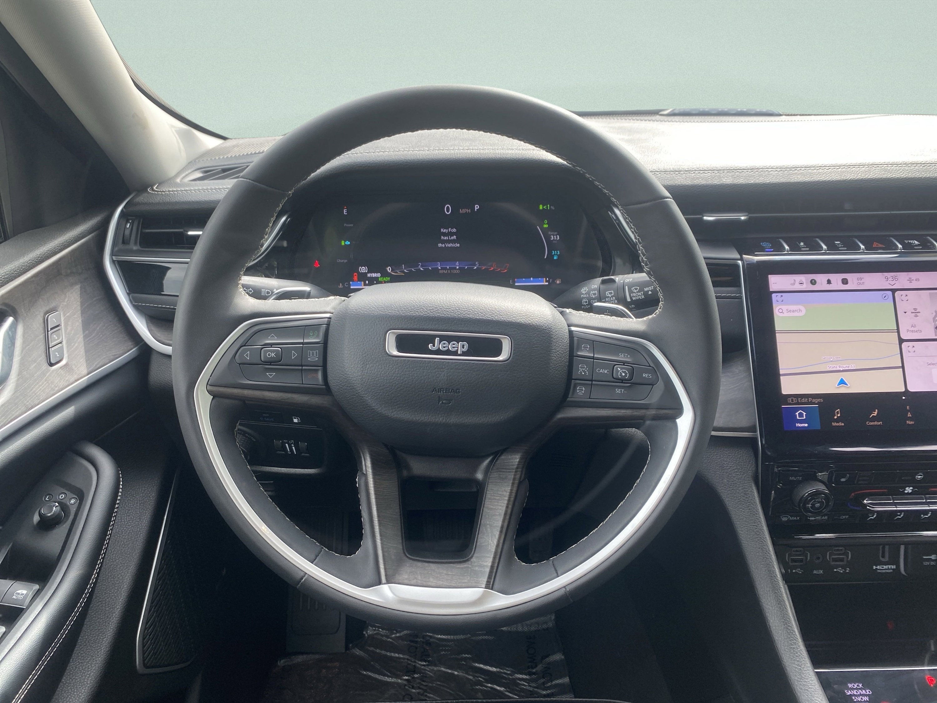 Used 2023 Jeep Grand Cherokee 4WD 4xe image 13