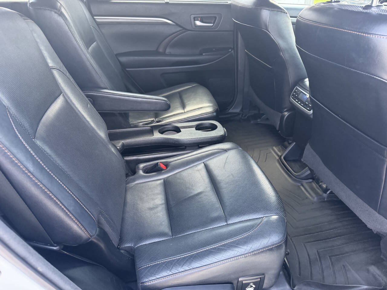 Used 2017 Toyota Highlander Limited Platinum FWD image 21