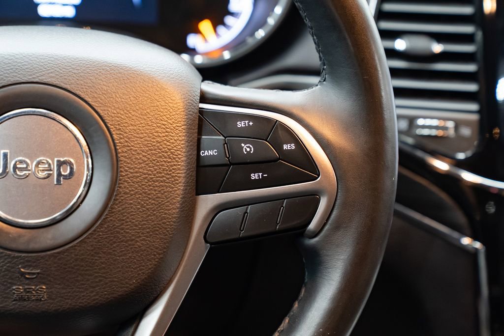 Used 2019 Jeep Grand Cherokee Limited w/ Luxury Group II AWD/4WD image 17