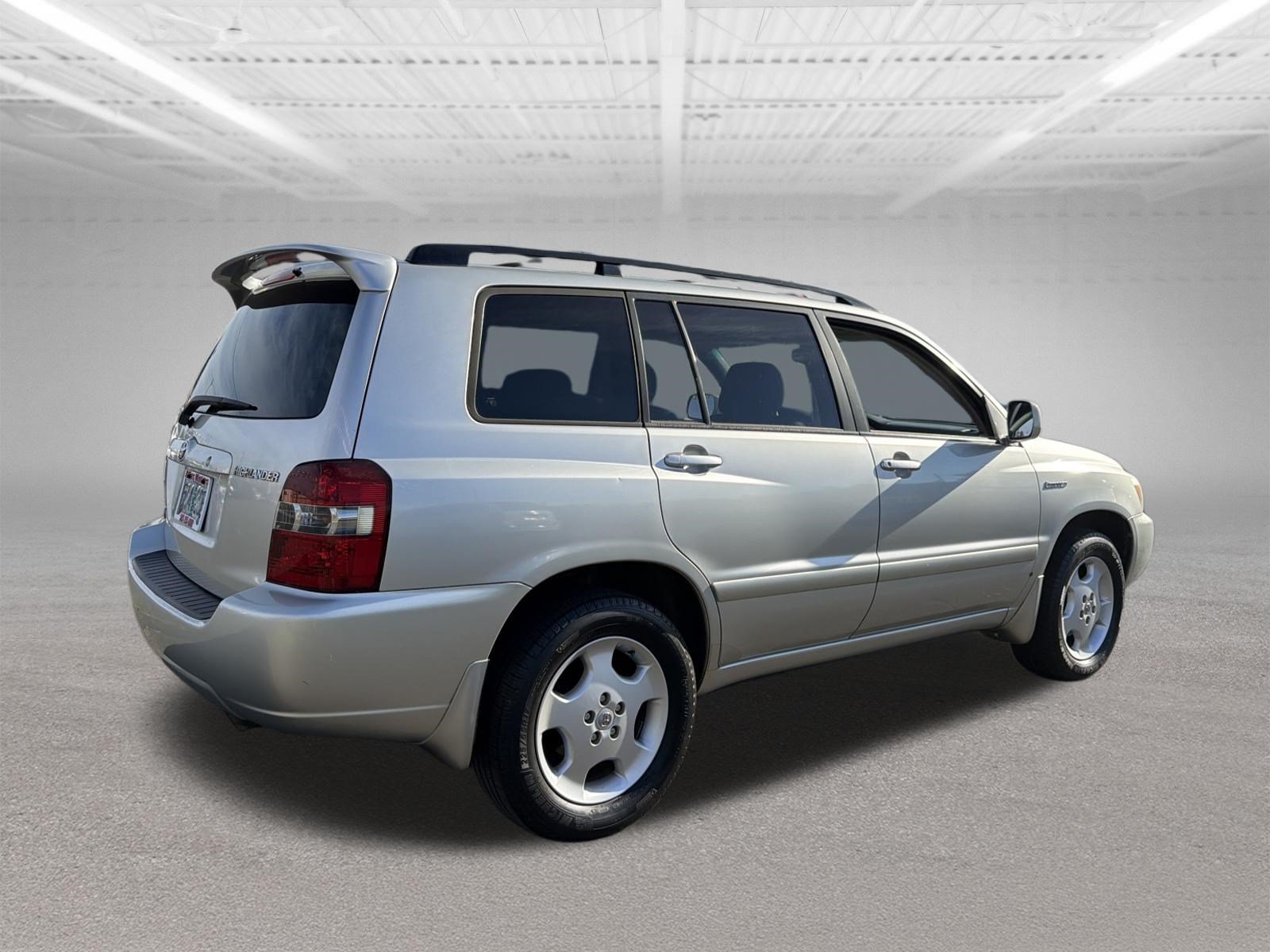 Used 2005 Toyota Highlander 4WD V6 w/ 3rd Row image 5