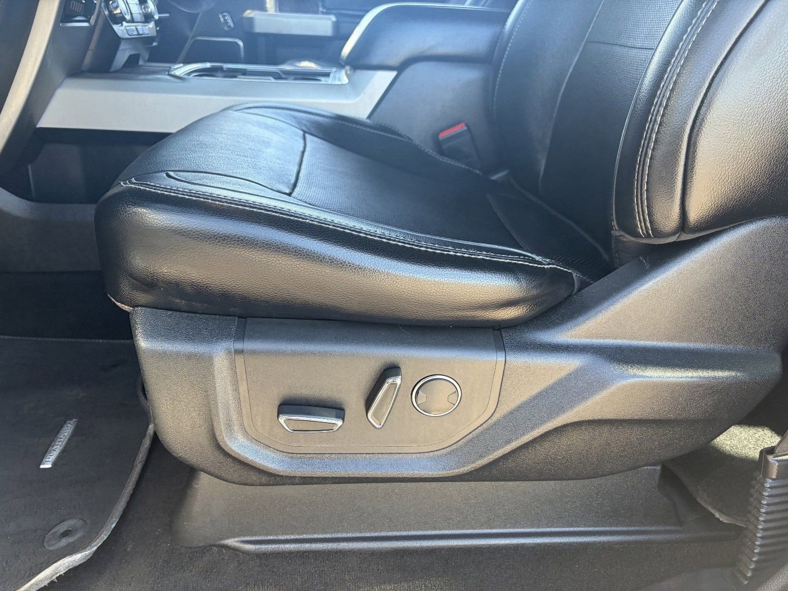 Used 2019 Ford F350 Lariat w/ Lariat Ultimate Package image 22