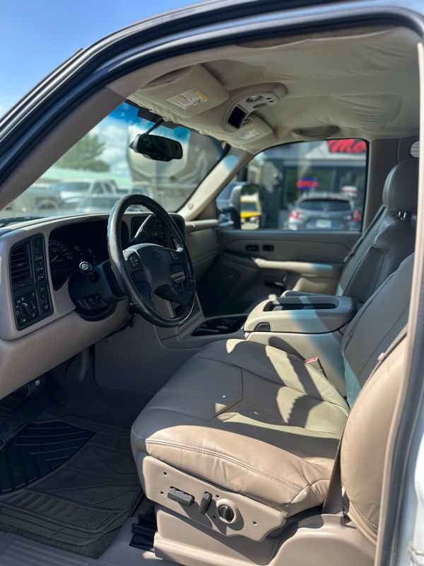 Used 2006 Chevrolet Silverado 3500 LT w/ Heavy-Duty Power Package AWD/4WD image 8