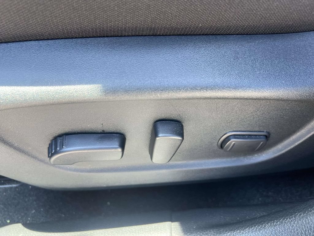 Used 2020 Nissan Rogue SV AWD/4WD image 16