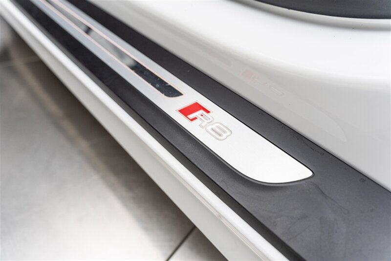 Used 2017 Audi R8 V10 AWD/4WD image 40