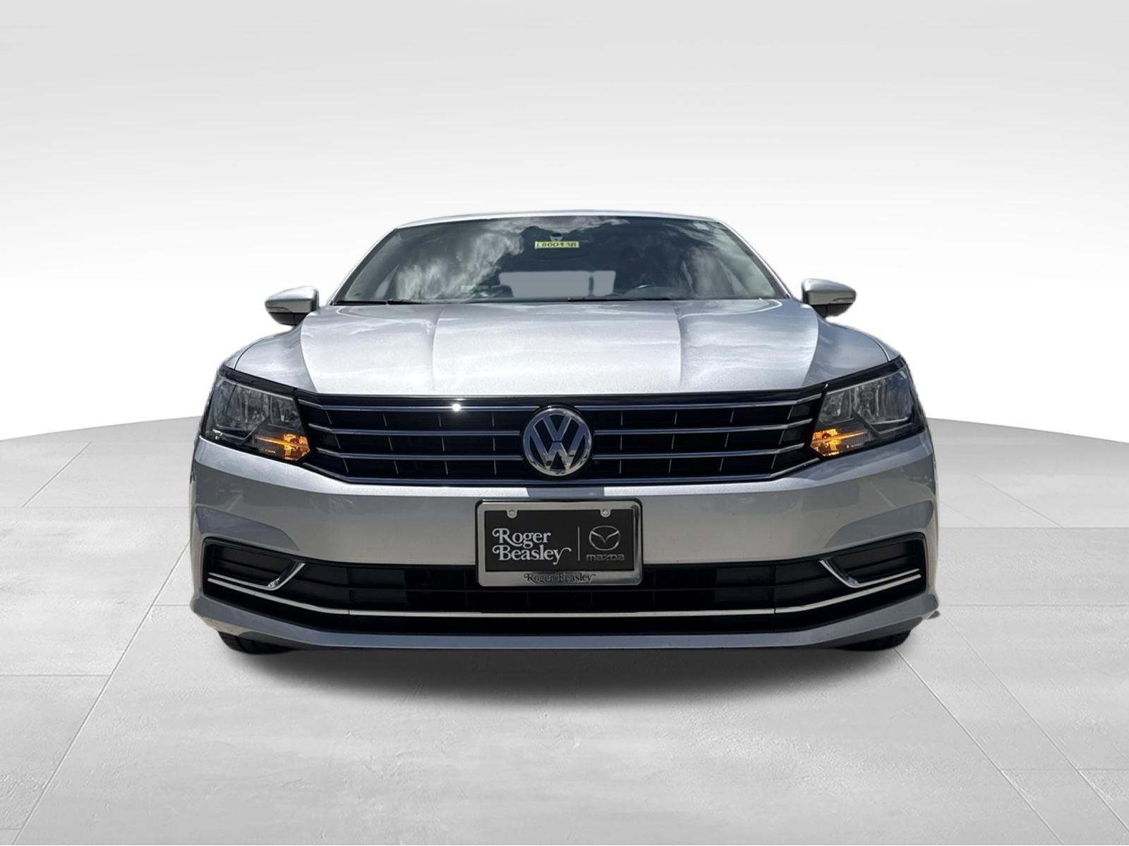 Used 2019 Volkswagen Passat 2.0T Wolfsburg FWD image 2