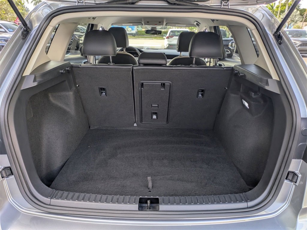 Used 2025 Volkswagen Taos SE image 29