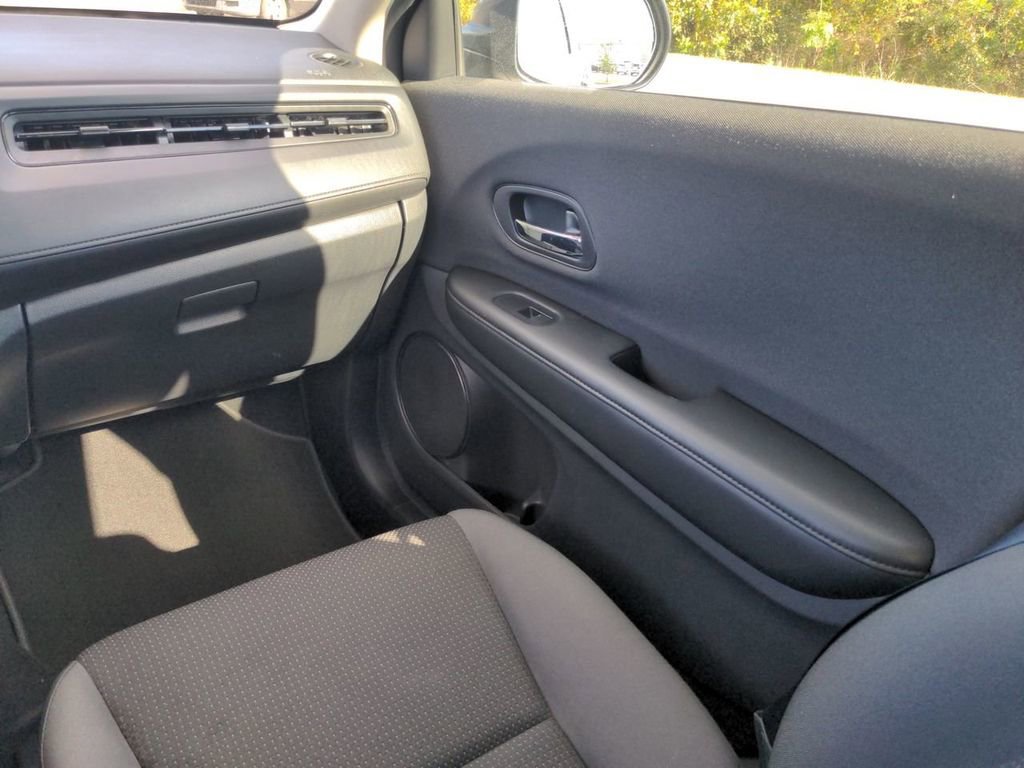Used 2019 Honda HR-V LX image 17