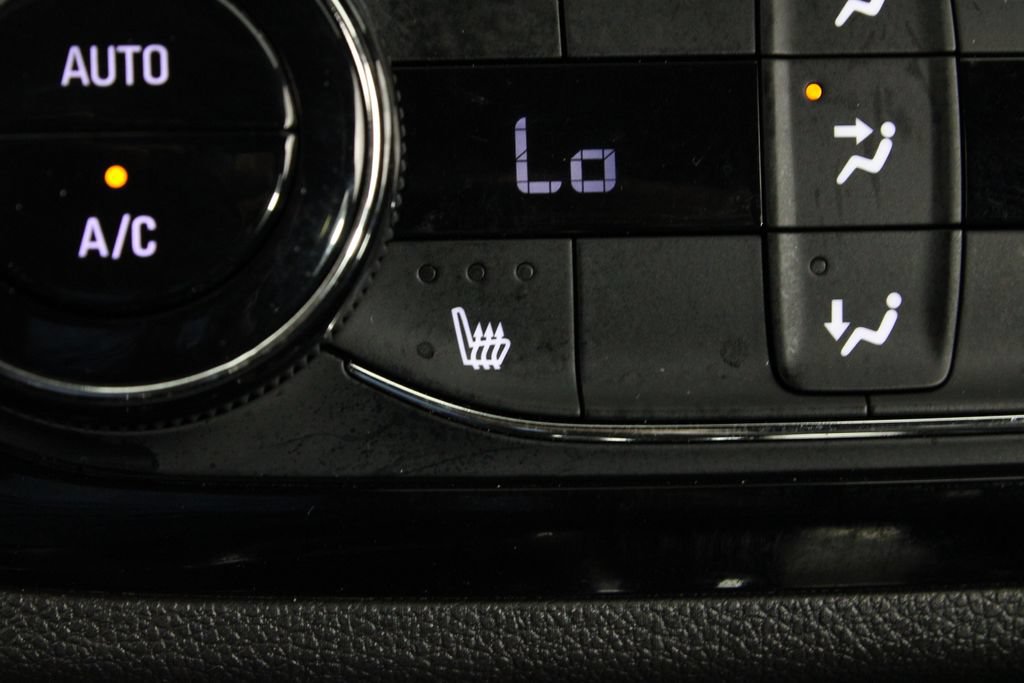 Used 2025 Buick Envista Sport Touring w/ Convenience I Package FWD image 25