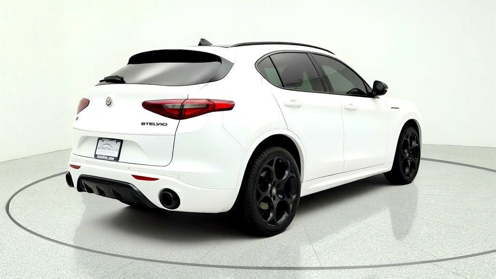 Used 2023 Alfa Romeo Stelvio Estrema AWD/4WD image 5