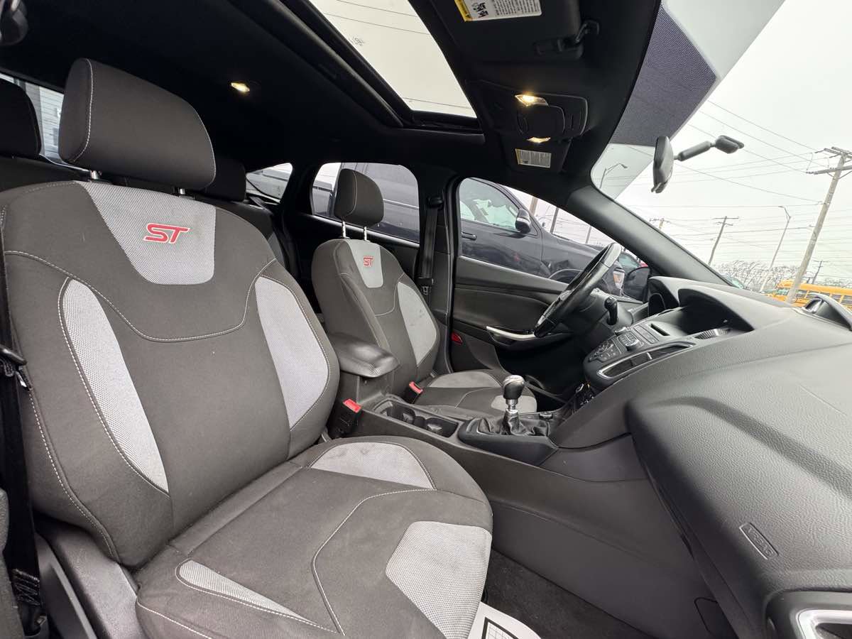 Used 2016 Ford Focus ST image 29