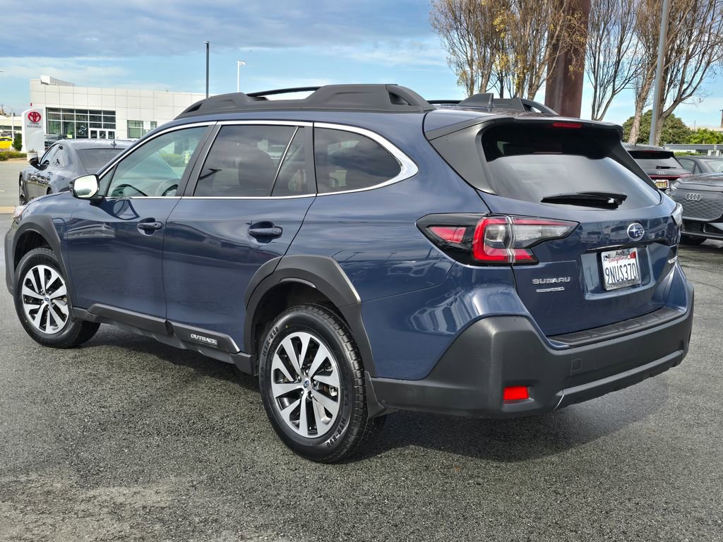 Used 2025 Subaru Outback Premium image 3