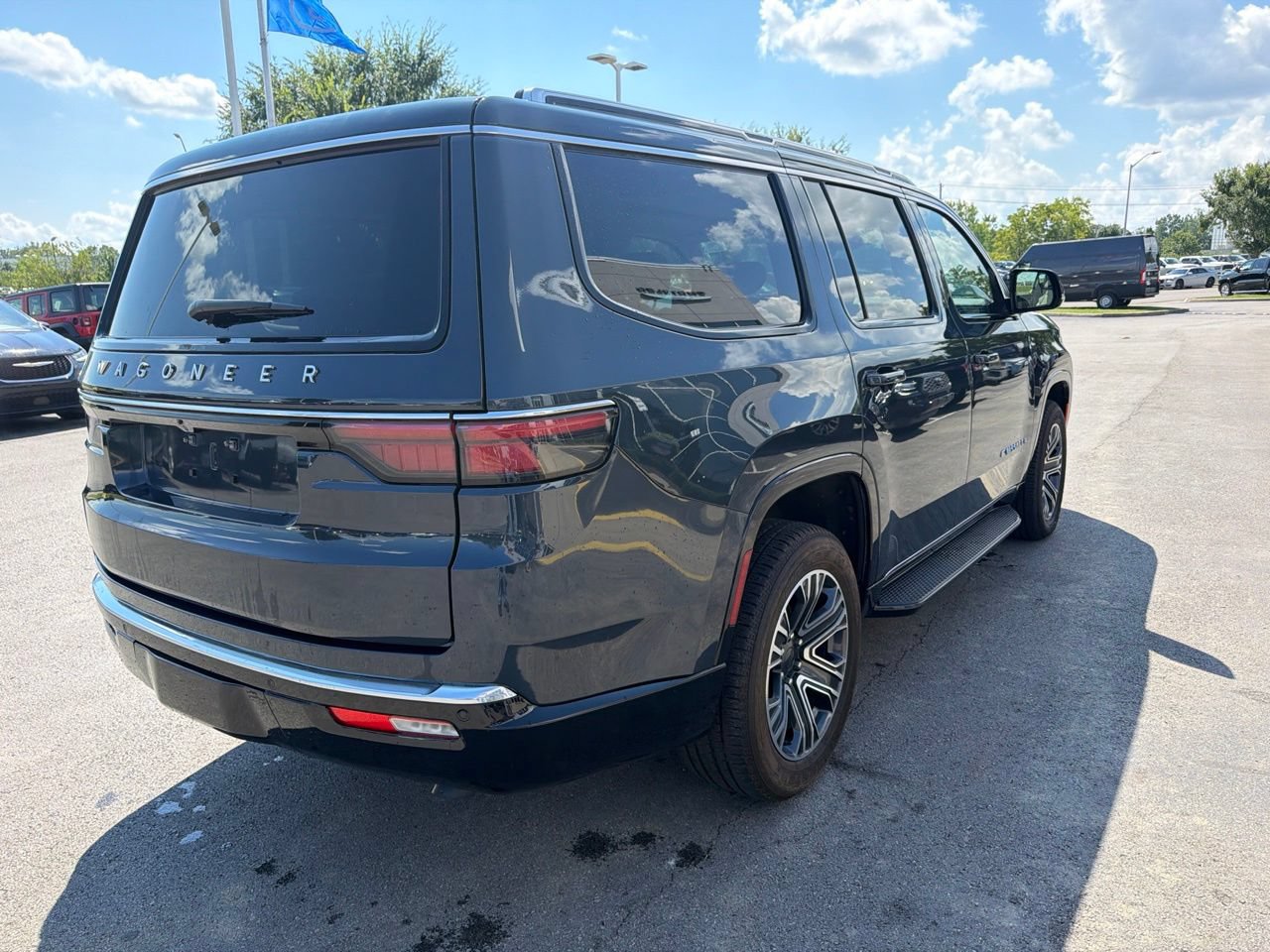 Certified 2024 Jeep Wagoneer 4WD w/ Premium Group I image 7