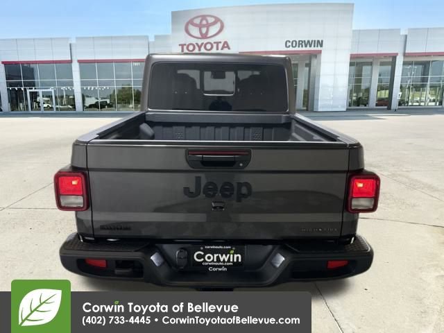 Used 2025 Jeep Gladiator Sport image 4