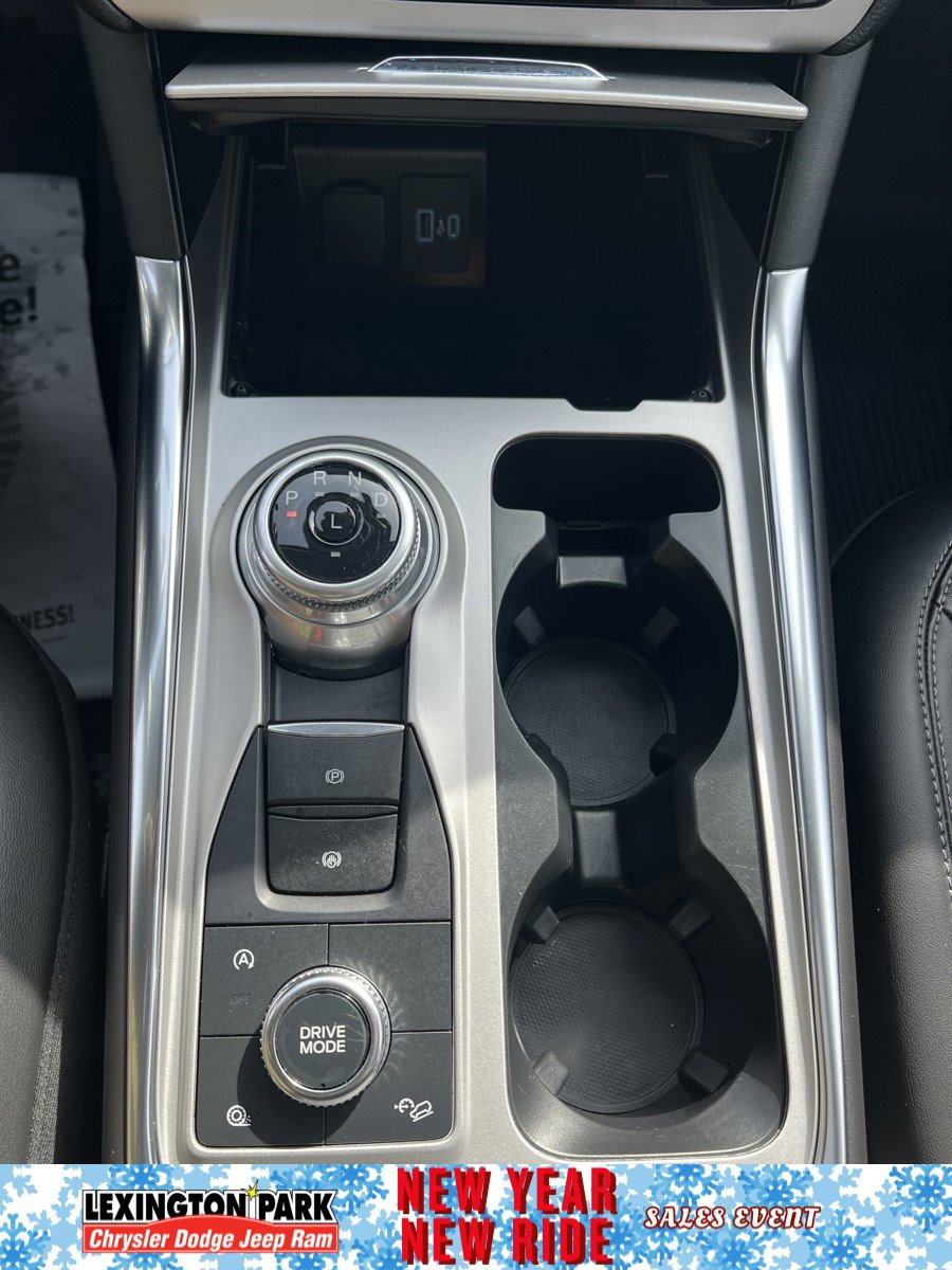 Used 2024 Ford Explorer XLT w/ Equipment Group 202A image 28