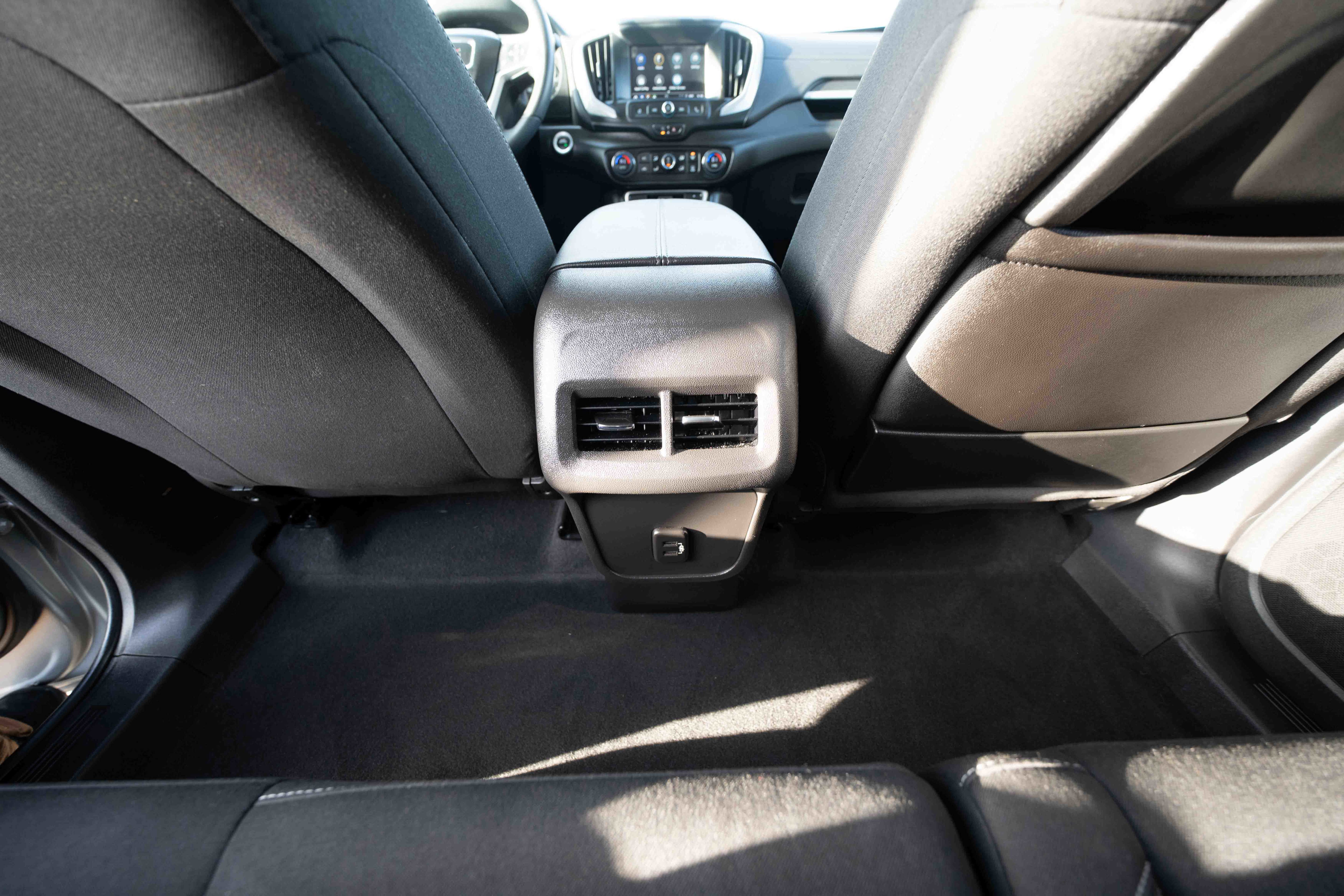 Used 2023 GMC Terrain SLE w/ Driver Convenience Package image 22