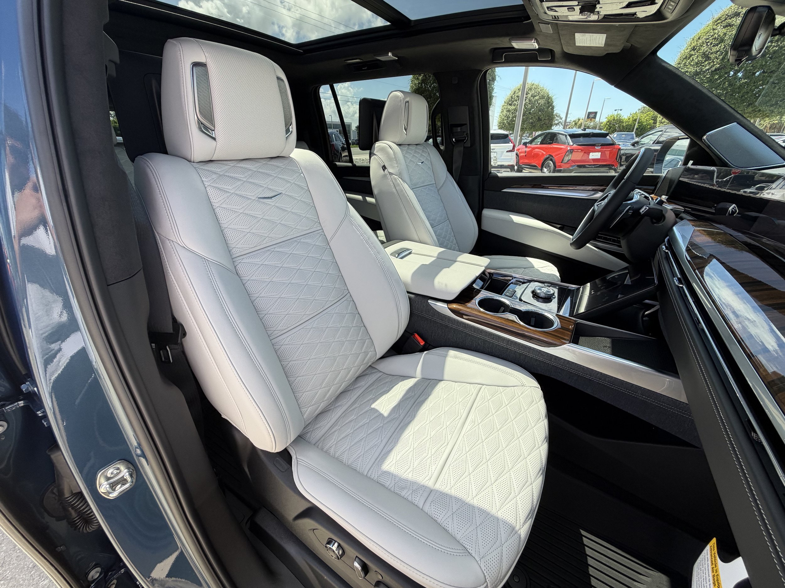 New 2026 Cadillac Escalade ESV Platinum Sport w/ LPO, ONYX Package AWD/4WD image 14