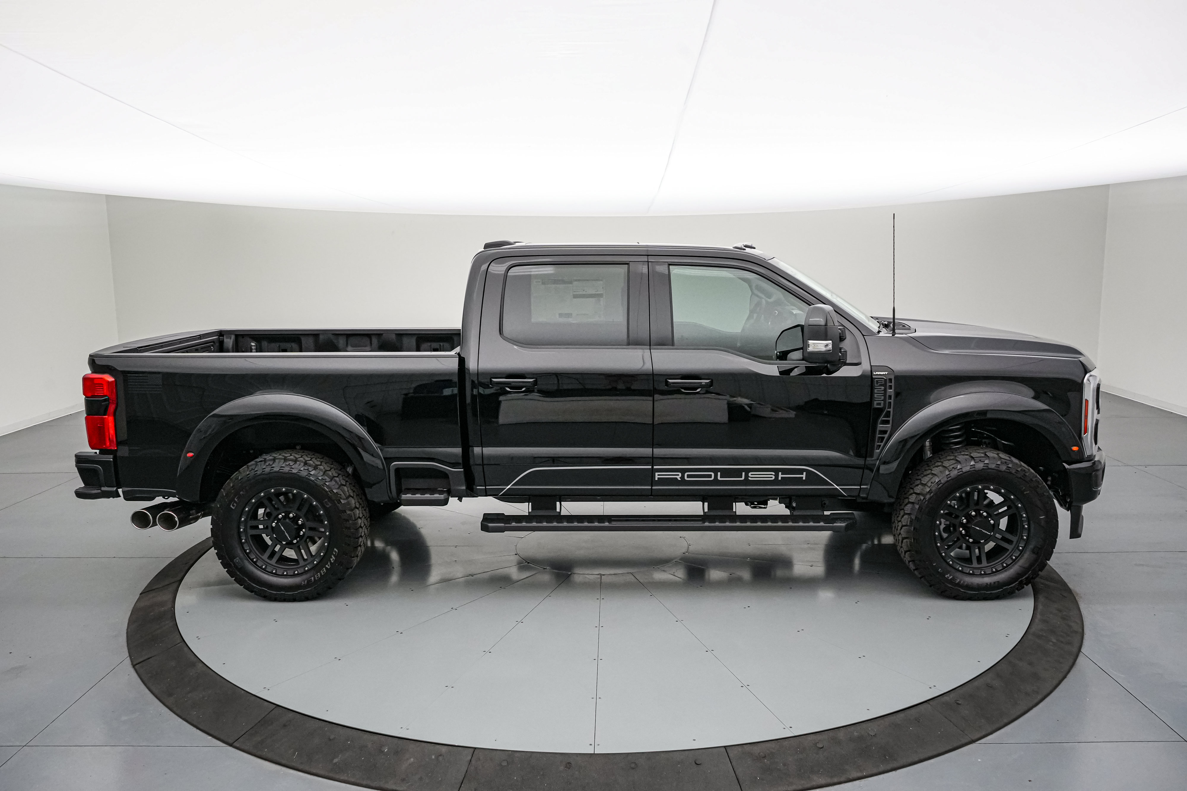 New 2026 Ford F250 Lariat w/ Black Appearance Package AWD/4WD image 4