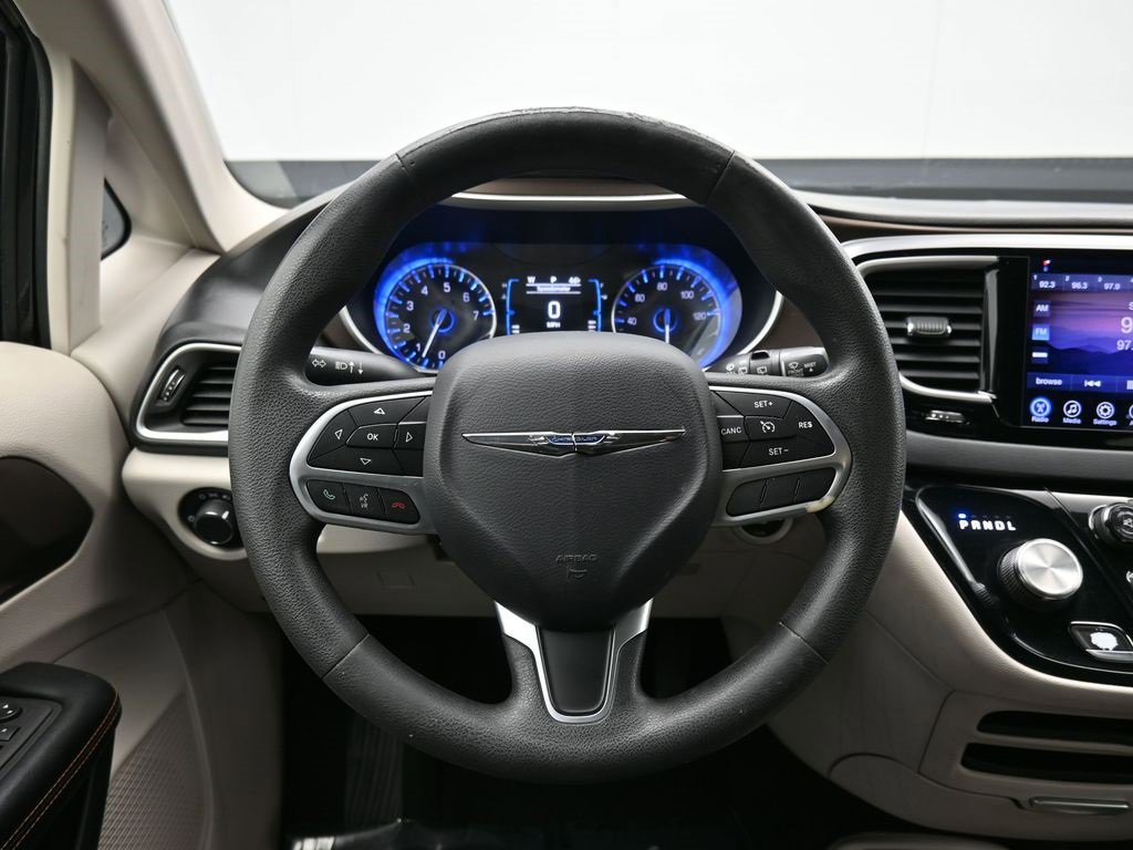 Used 2017 Chrysler Pacifica Touring image 42