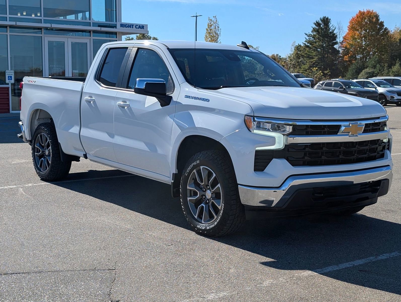 Used 2022 Chevrolet Silverado 1500 LT image 3