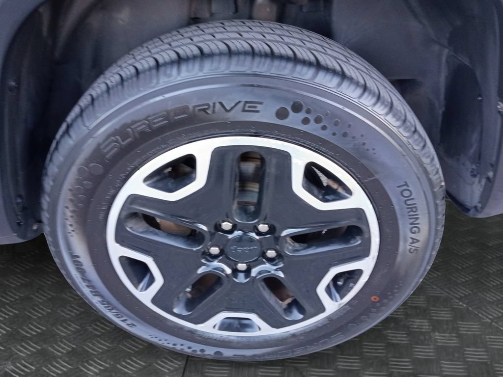 Used 2016 Jeep Renegade Trailhawk AWD/4WD image 23