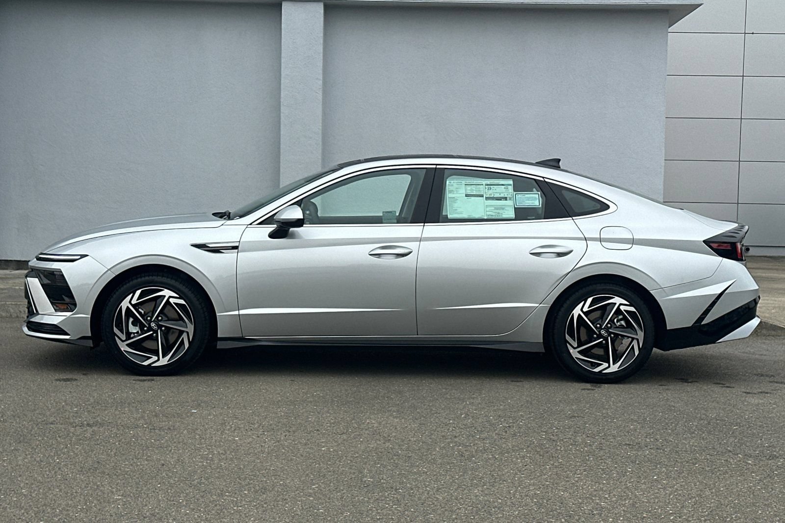 Used 2025 Hyundai Sonata SEL FWD image 7