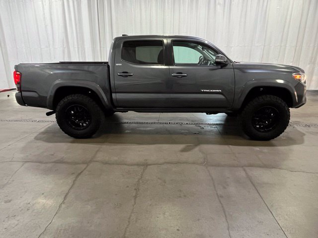 Used 2022 Toyota Tacoma SR5 w/ Technology Package AWD/4WD image 3
