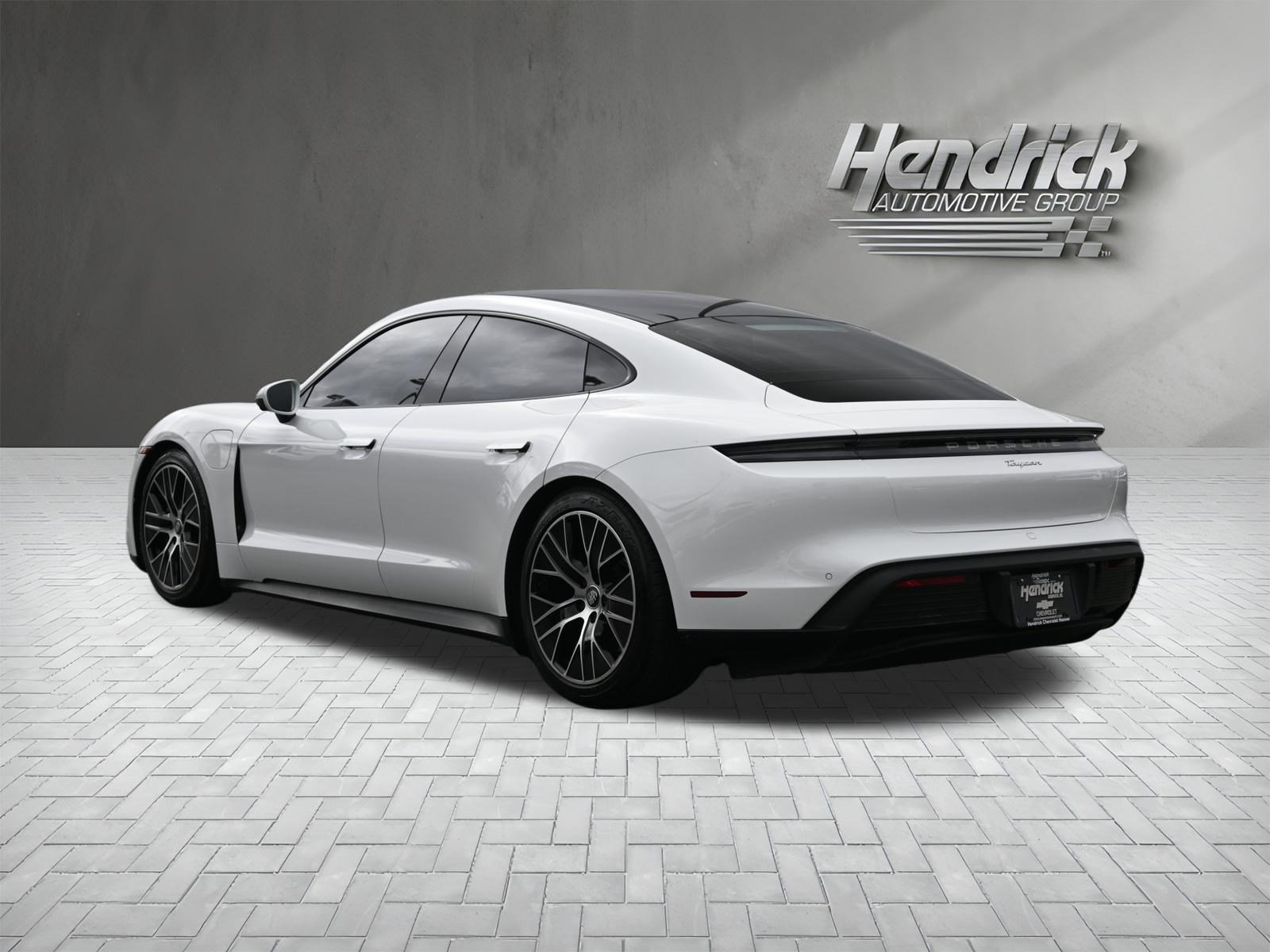 Used 2022 Porsche Taycan image 8