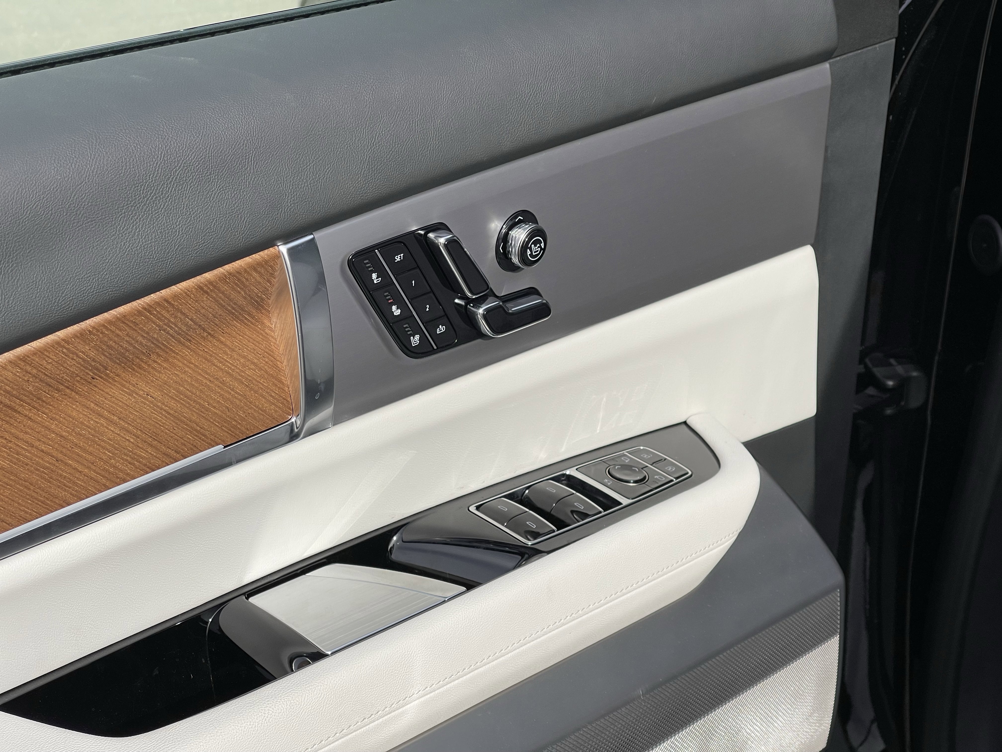 New 2026 Cadillac Vistiq Sport w/ LPO, Floor Liner Package image 9