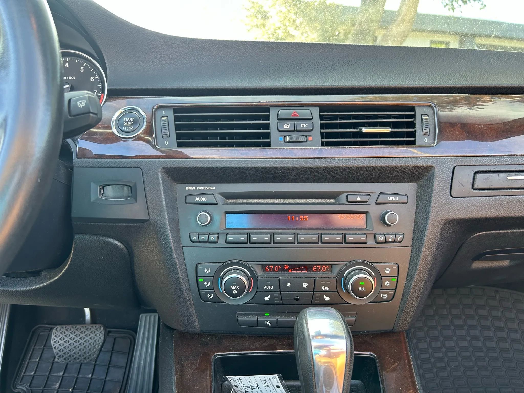 Used 2011 BMW 335i Convertible image 10