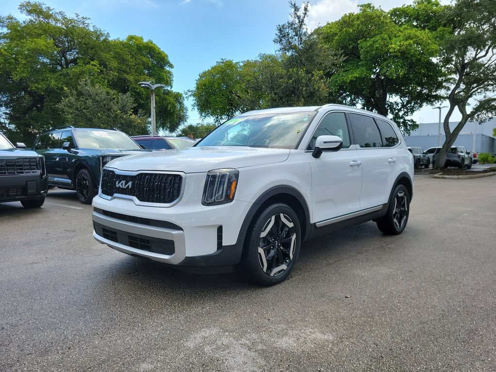 Certified 2024 Kia Telluride EX w/ EX Captain's Chair Package FWD image 8