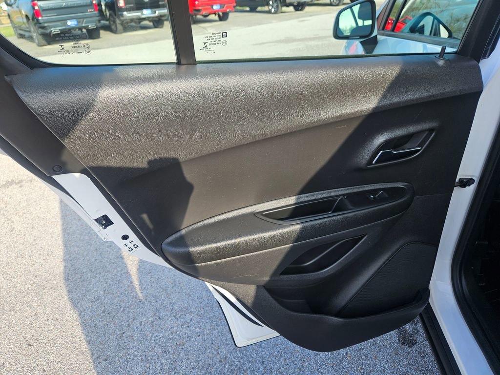 Used 2019 Chevrolet Trax LS AWD/4WD image 23