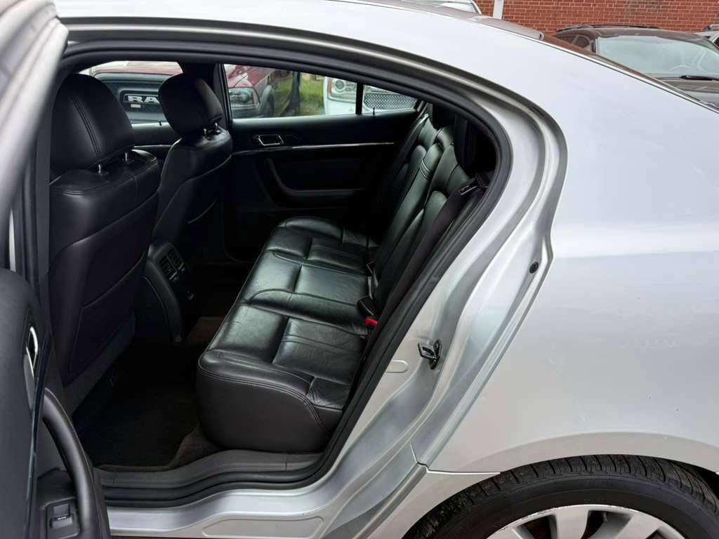 Used 2013 Lincoln MKS image 19