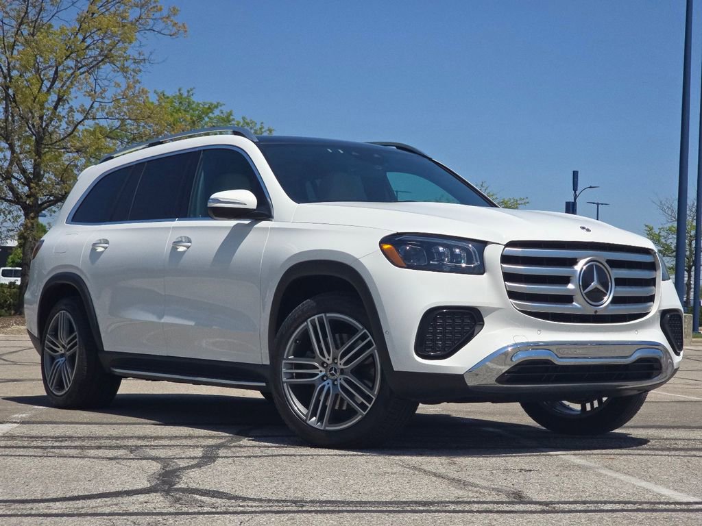 Used 2025 Mercedes-Benz GLS 450 4MATIC image 2