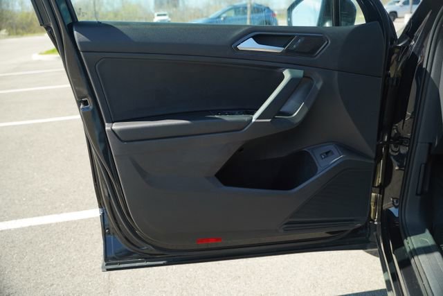 Used 2018 Volkswagen Tiguan SEL image 14