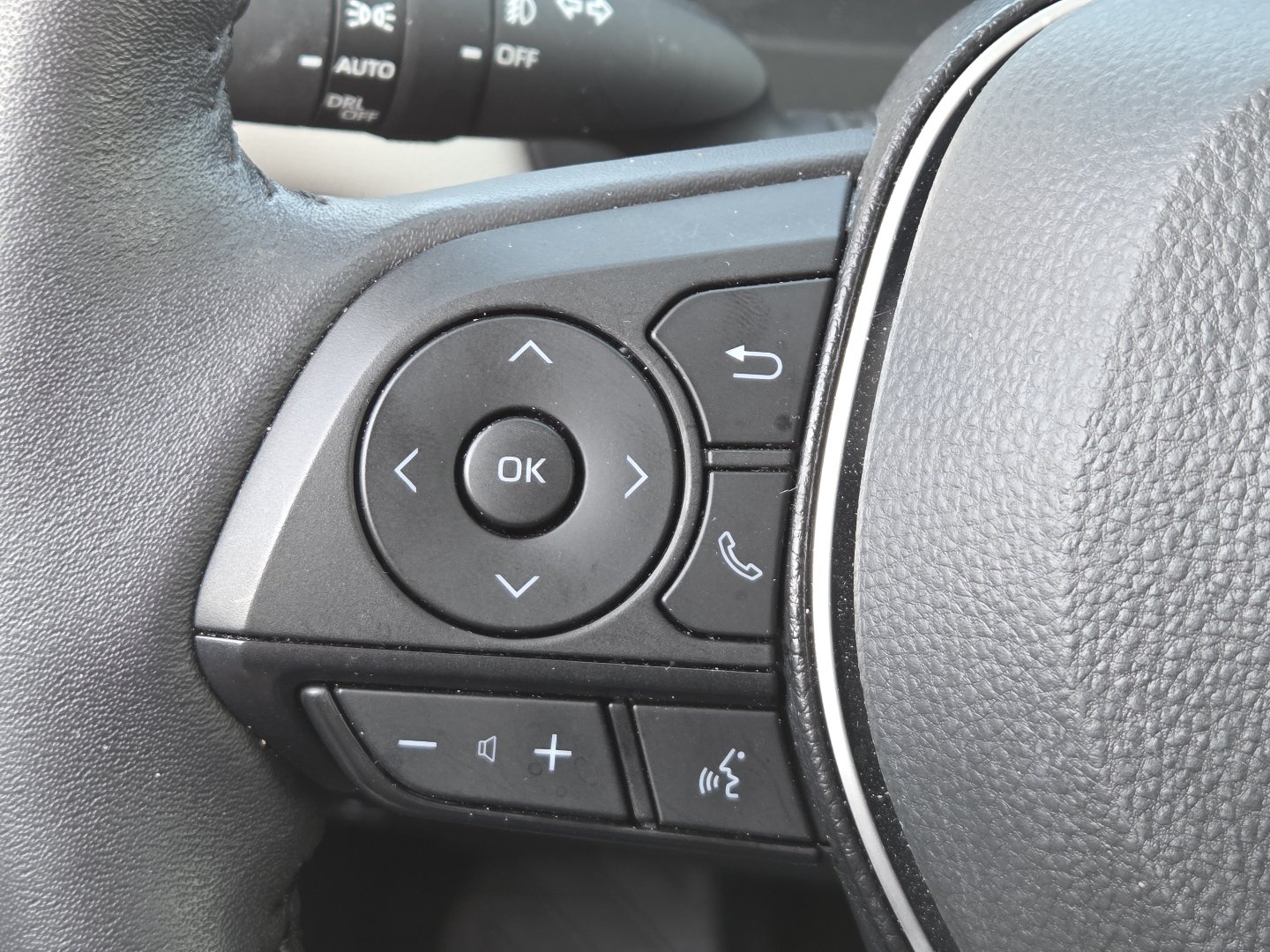 Used 2025 Toyota RAV4 Limited w/ Weather Package AWD/4WD image 33