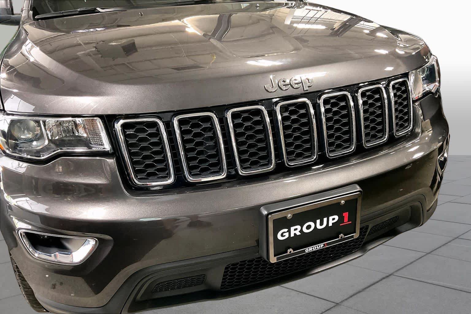 Used 2021 Jeep Grand Cherokee Laredo AWD/4WD image 29