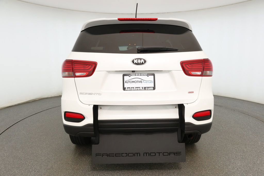Used 2020 Kia Sorento LX image 5