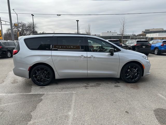 New 2026 Chrysler Pacifica Limited w/ S Appearance Package FWD image 5